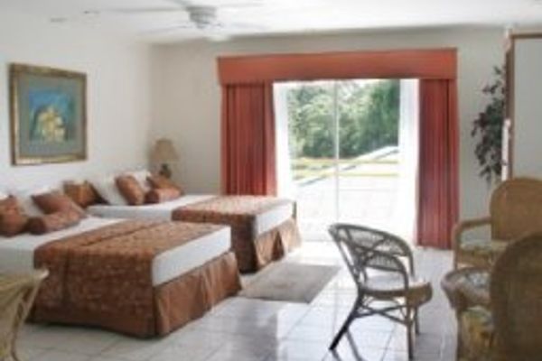 Tradewinds Hotel (San Fernando)